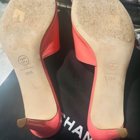CHANEL CORAL COLORED PEARL ACCENT PUMP SANDALS SIZE 9 - Picture 8 of 16